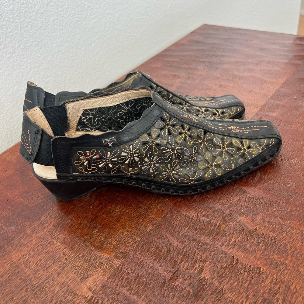 Pikolinos Romana black& gold perforated floral slingback heeled sandals artsy